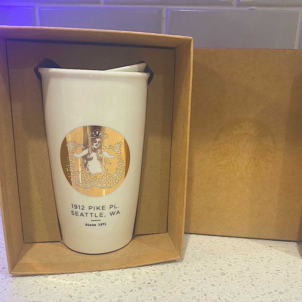 Starbucks coffee/tea cups with lids